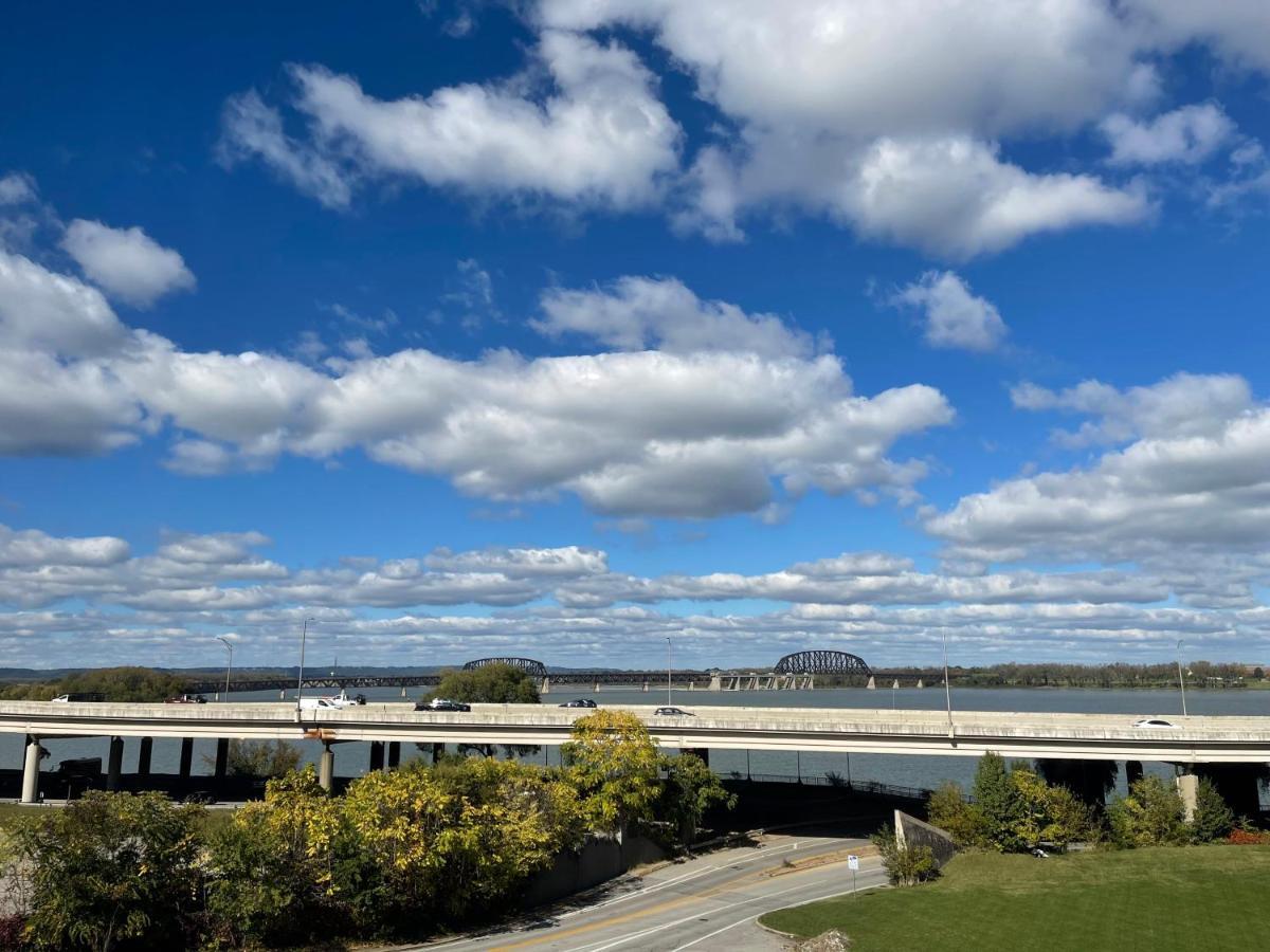 Bluegrass River View! Soak & Savor By Hollyhock Apartment Louisville Exterior photo