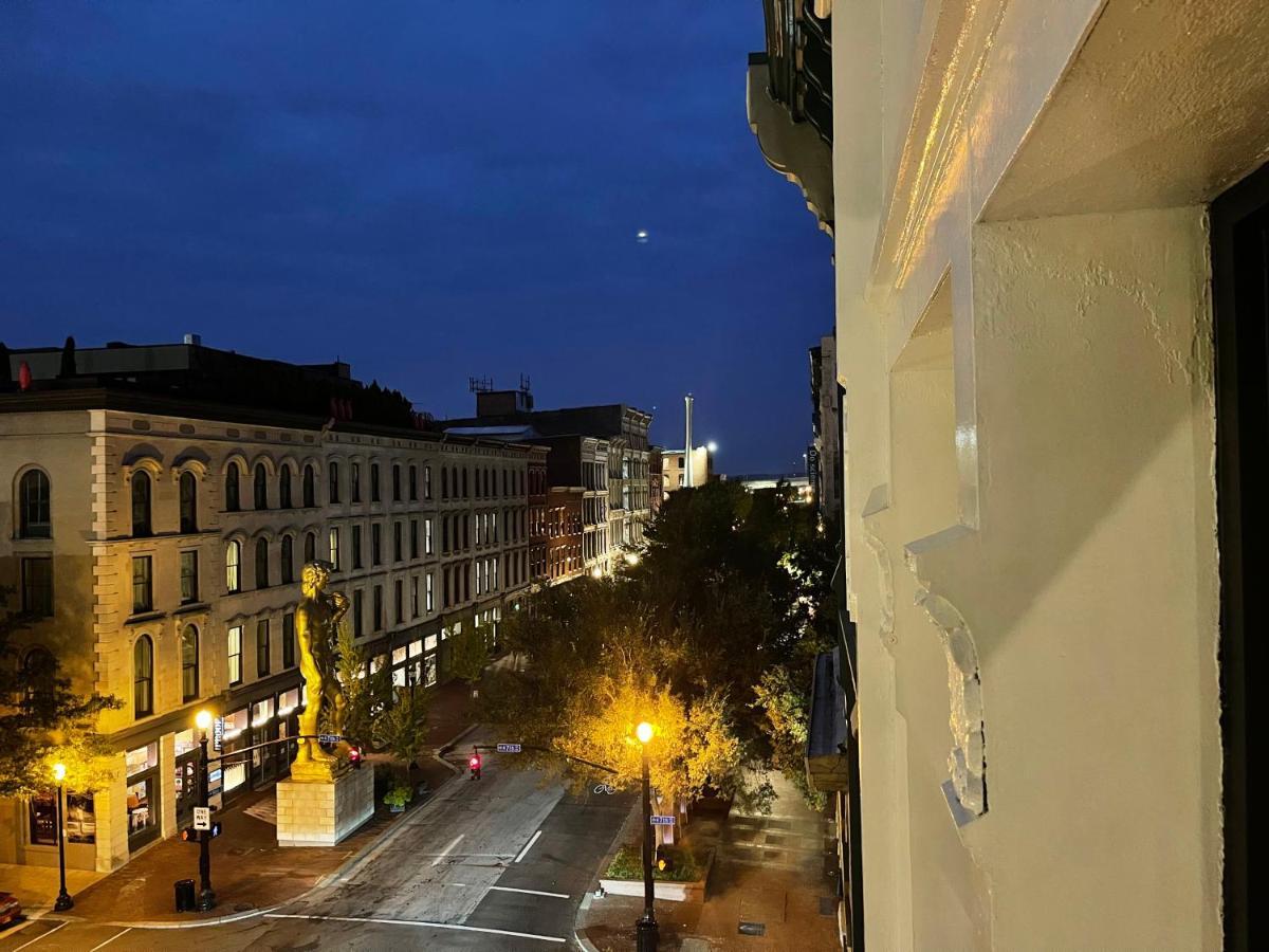 Bluegrass River View! Soak & Savor By Hollyhock Apartment Louisville Exterior photo