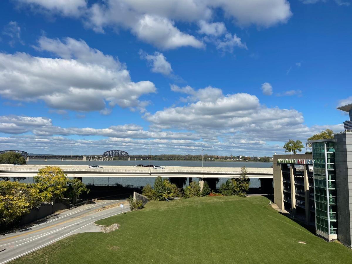 Bluegrass River View! Soak & Savor By Hollyhock Apartment Louisville Exterior photo