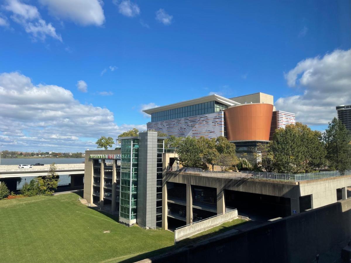 Bluegrass River View! Soak & Savor By Hollyhock Apartment Louisville Exterior photo